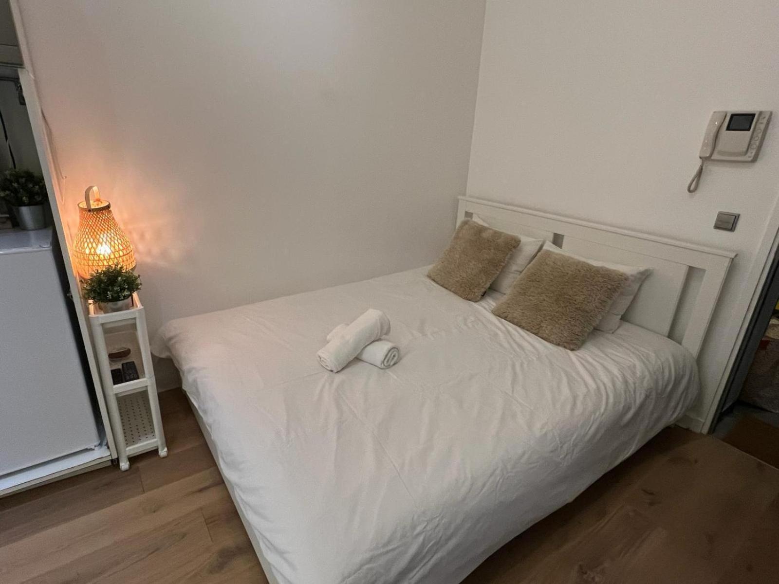 Eiffel Tower View Apartment Париж Екстериор снимка