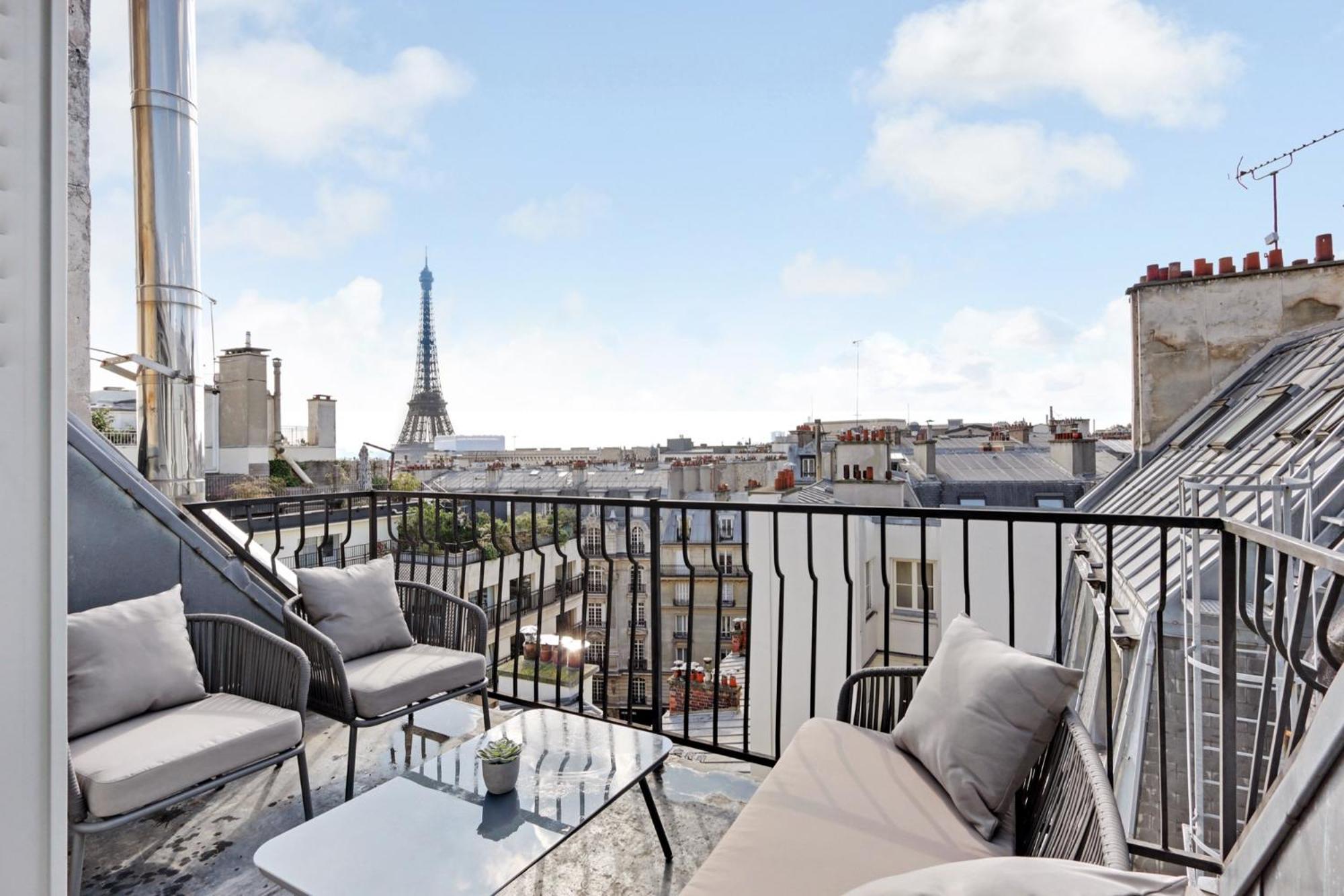 Eiffel Tower View Apartment Париж Екстериор снимка