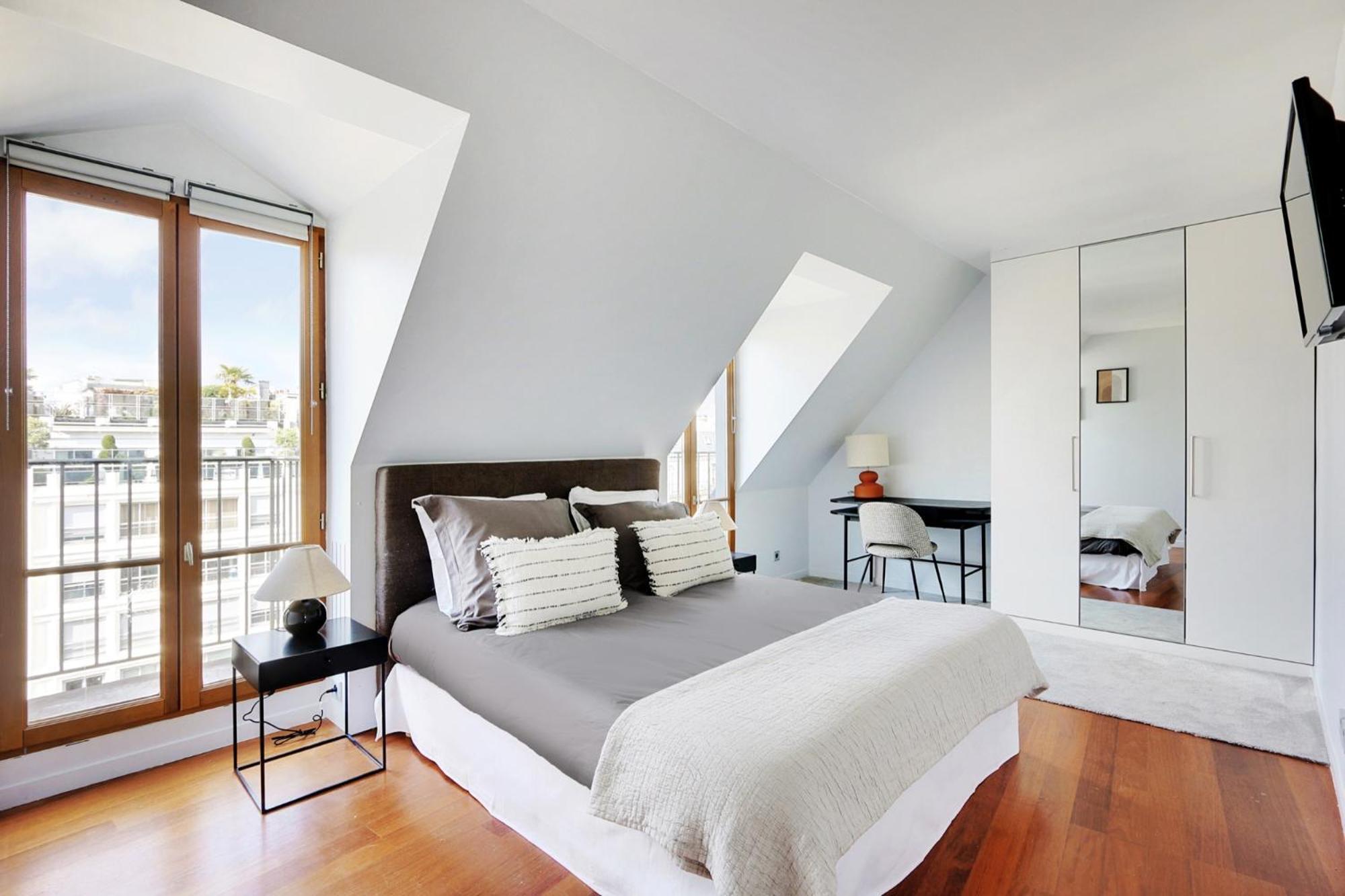 Eiffel Tower View Apartment Париж Екстериор снимка