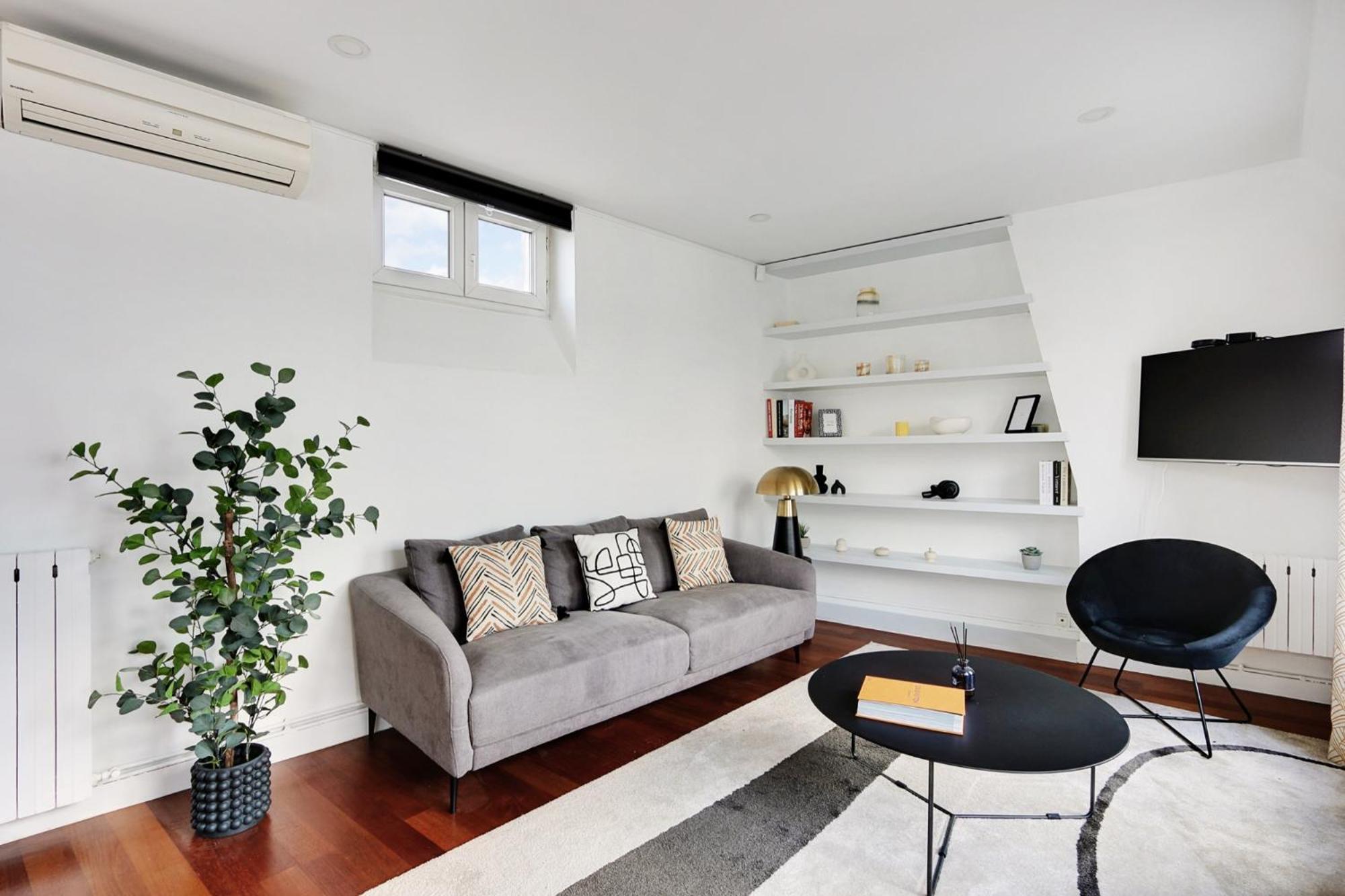 Eiffel Tower View Apartment Париж Екстериор снимка