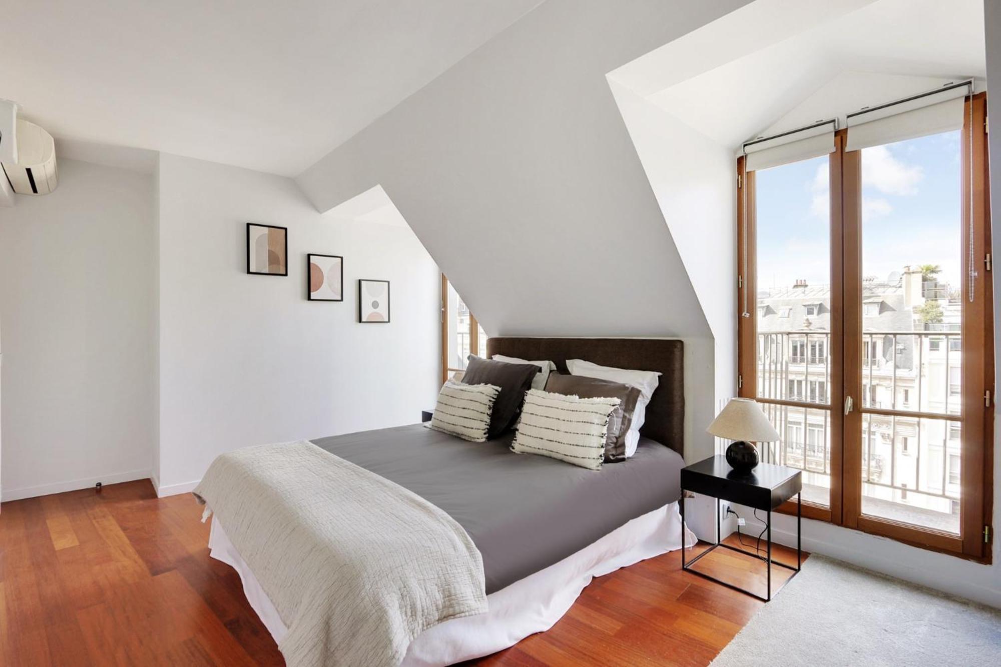 Eiffel Tower View Apartment Париж Екстериор снимка