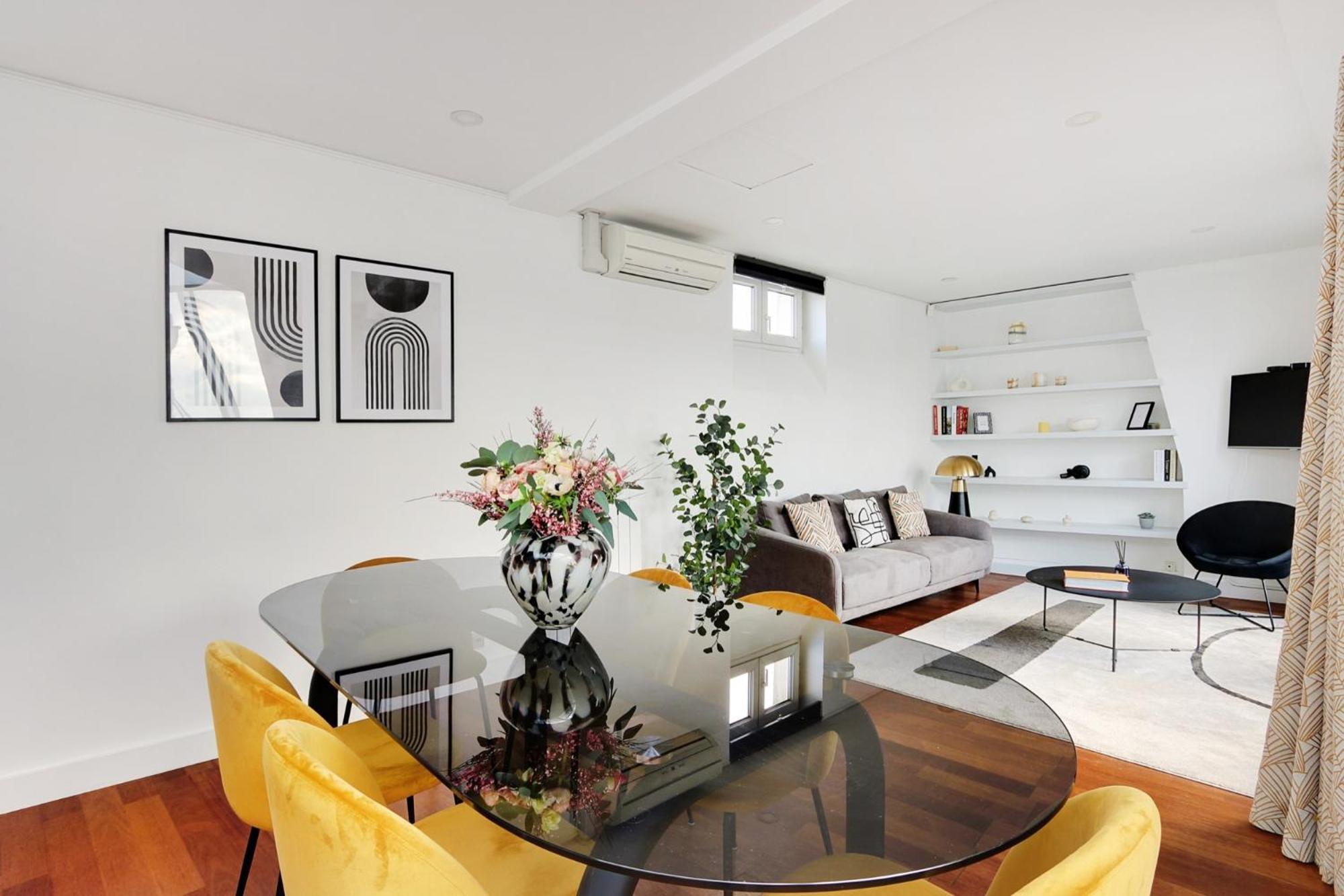 Eiffel Tower View Apartment Париж Екстериор снимка