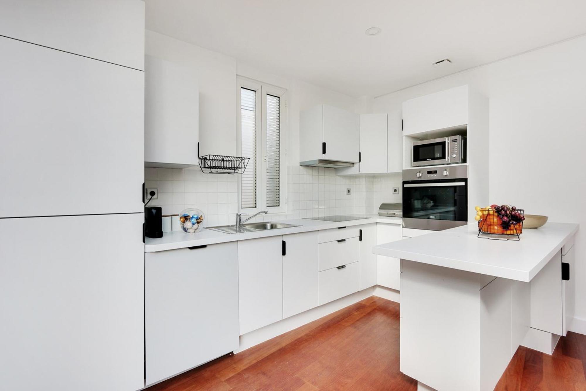 Eiffel Tower View Apartment Париж Екстериор снимка