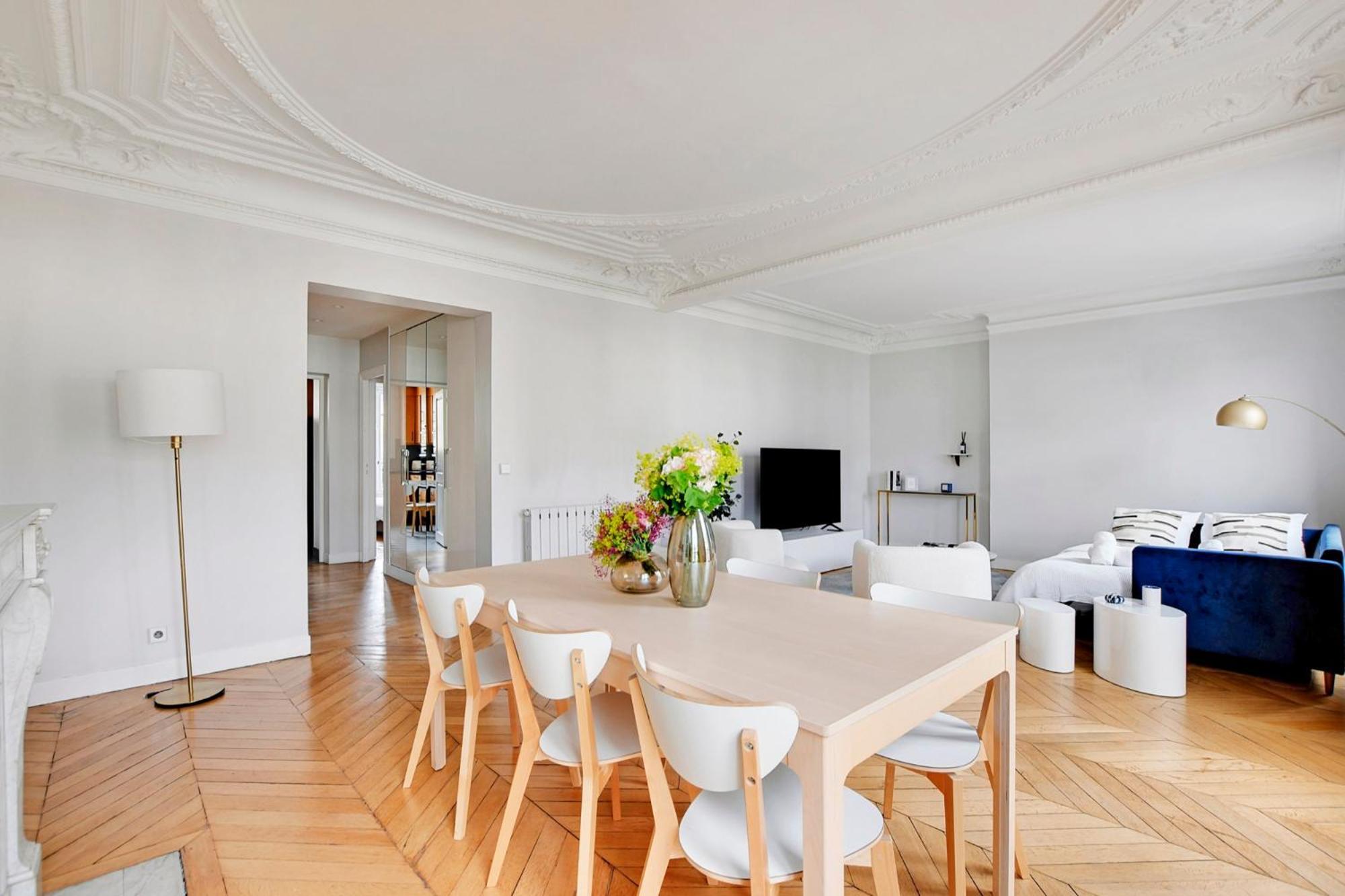 Eiffel Tower View Apartment Париж Екстериор снимка