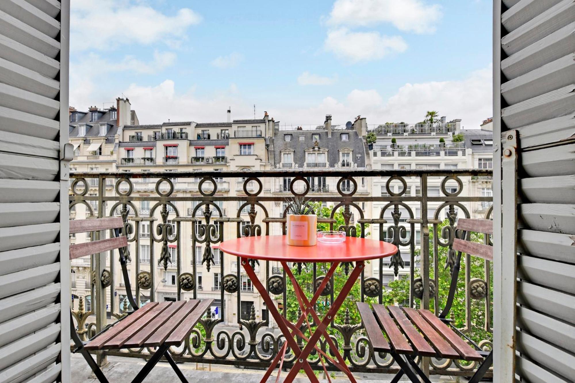Eiffel Tower View Apartment Париж Екстериор снимка
