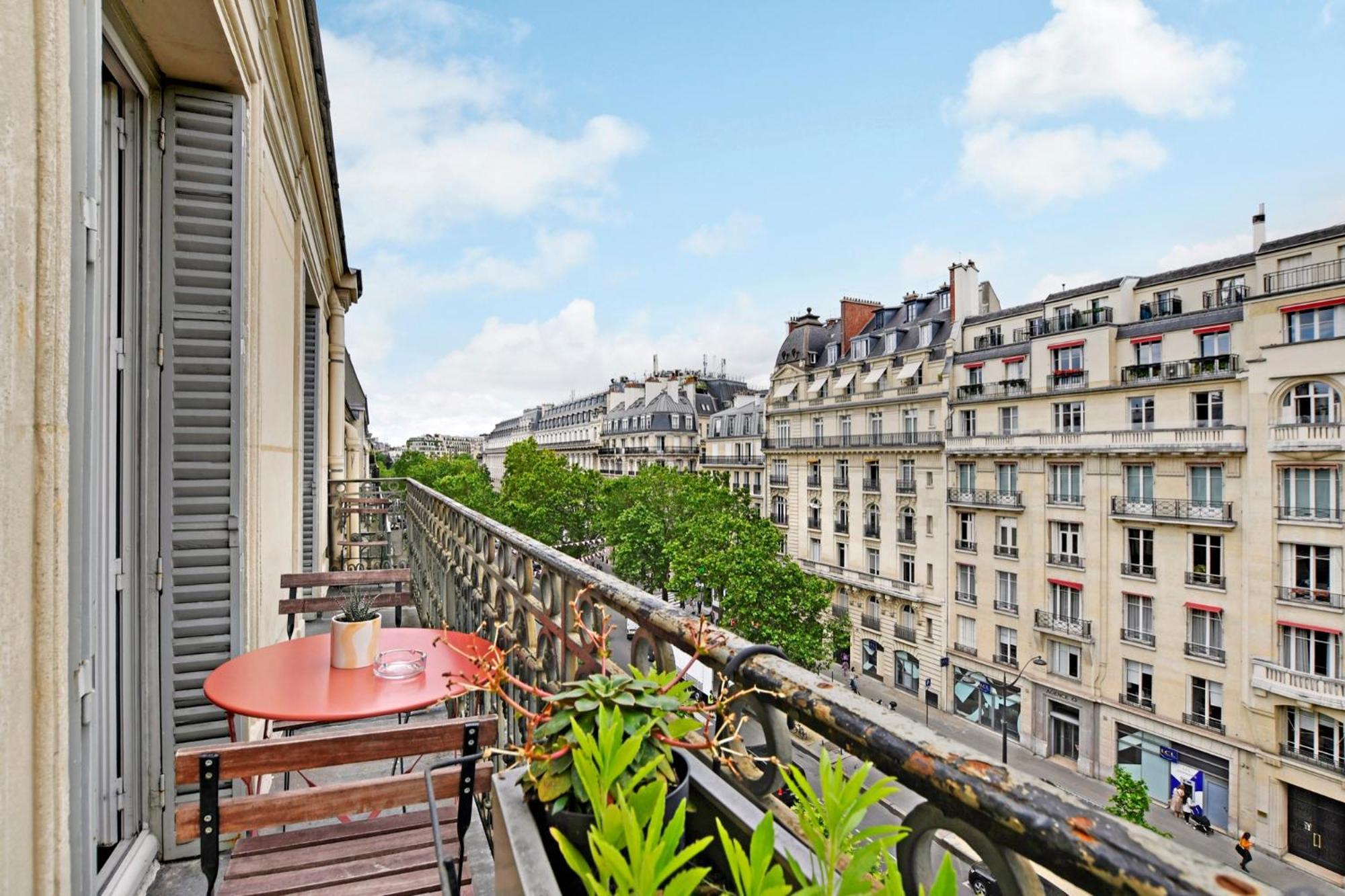 Eiffel Tower View Apartment Париж Екстериор снимка