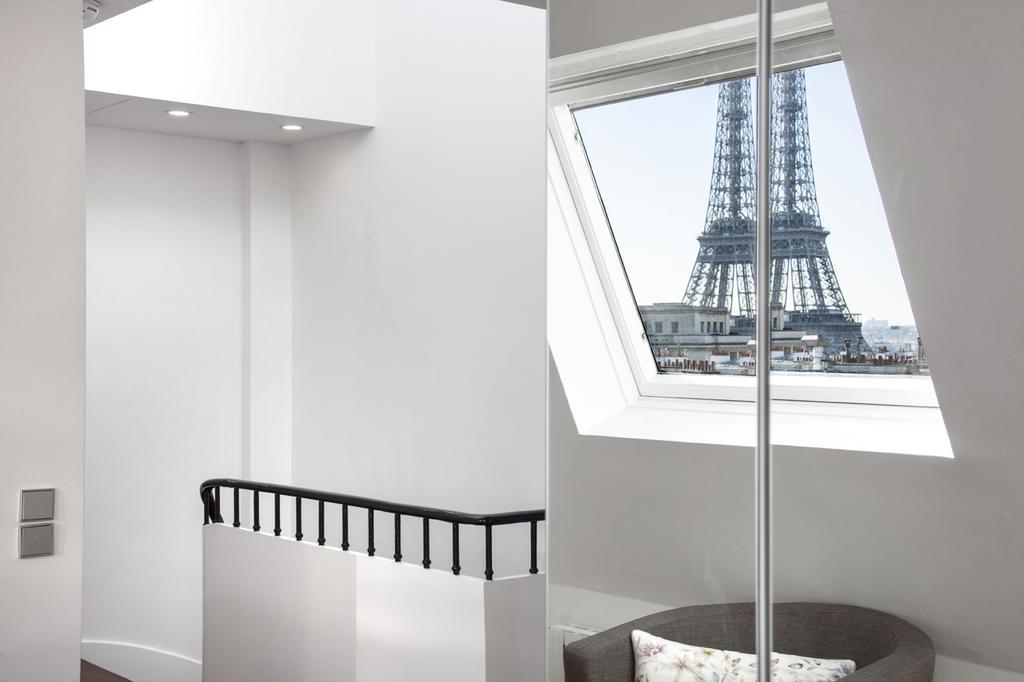 Eiffel Tower View Apartment Париж Екстериор снимка