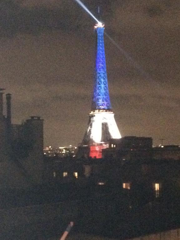 Eiffel Tower View Apartment Париж Екстериор снимка